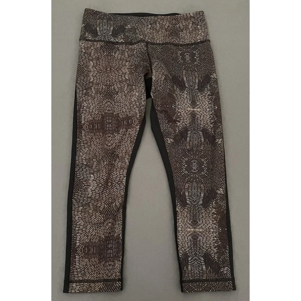 LULULEMON Capri Leggings Womens Compression Graphic Print Size 6 Black/Brown